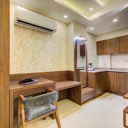 Le Tresor Hotel Ню Делхи Екстериор снимка