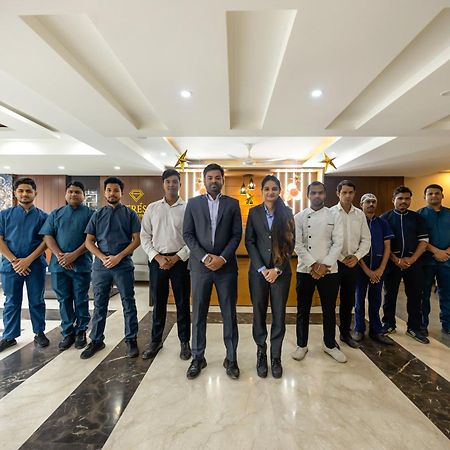 Le Tresor Hotel Ню Делхи Екстериор снимка