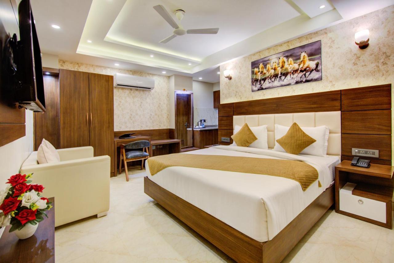 Le Tresor Hotel Ню Делхи Екстериор снимка