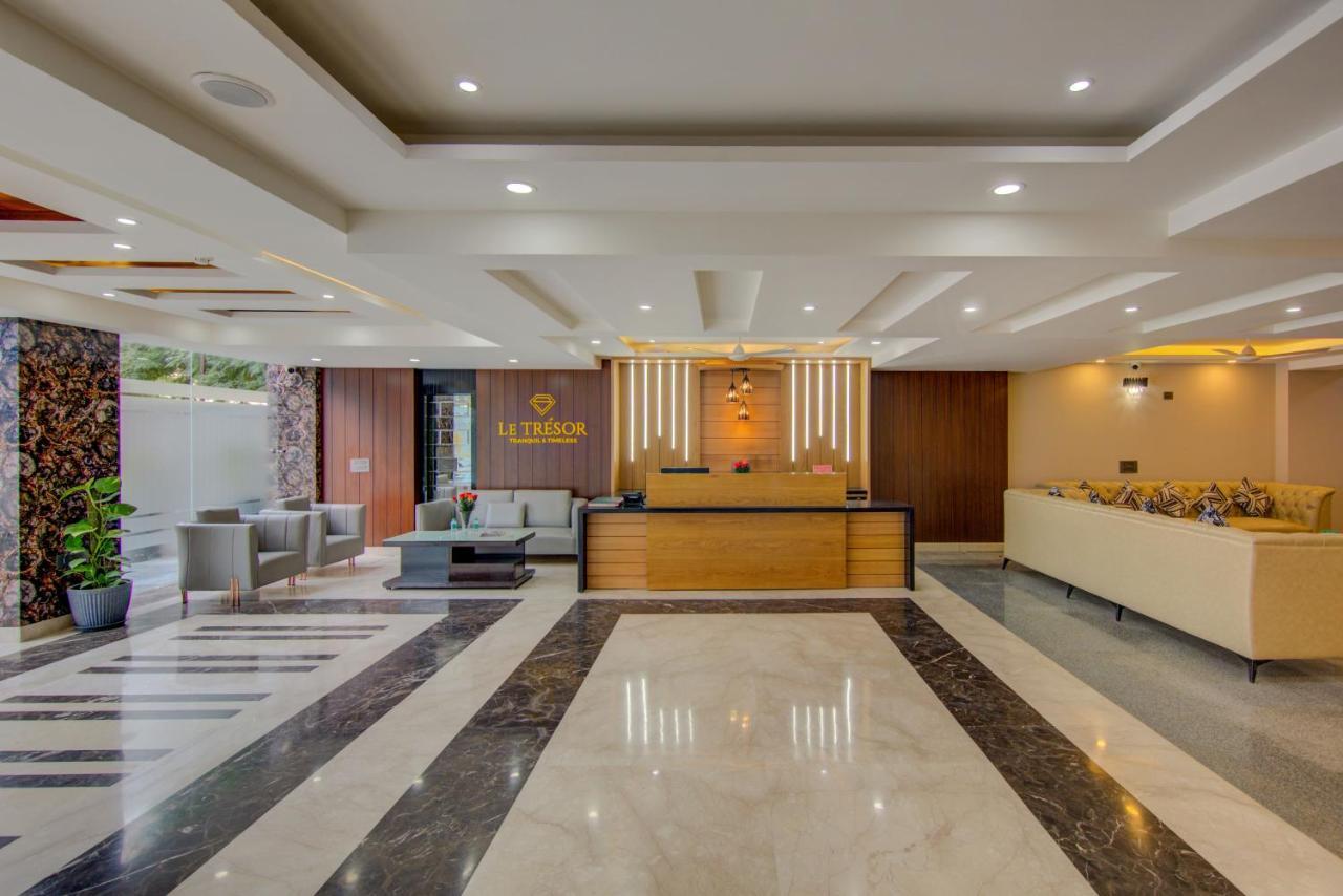 Le Tresor Hotel Ню Делхи Екстериор снимка