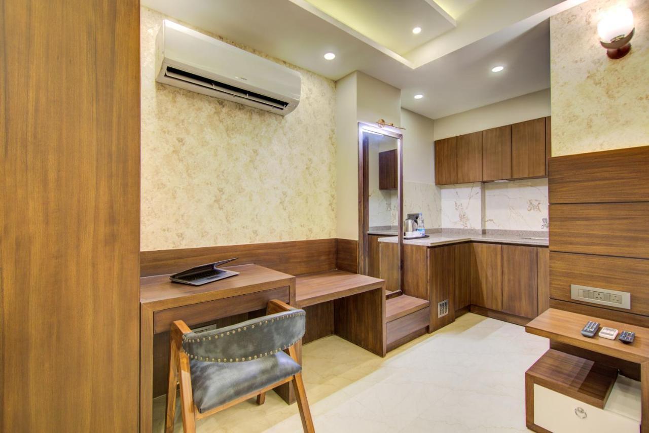 Le Tresor Hotel Ню Делхи Екстериор снимка