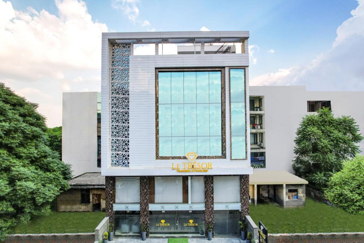 Le Tresor Hotel Ню Делхи Екстериор снимка