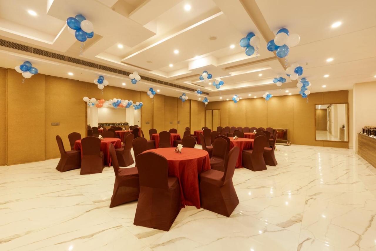 Le Tresor Hotel Ню Делхи Екстериор снимка