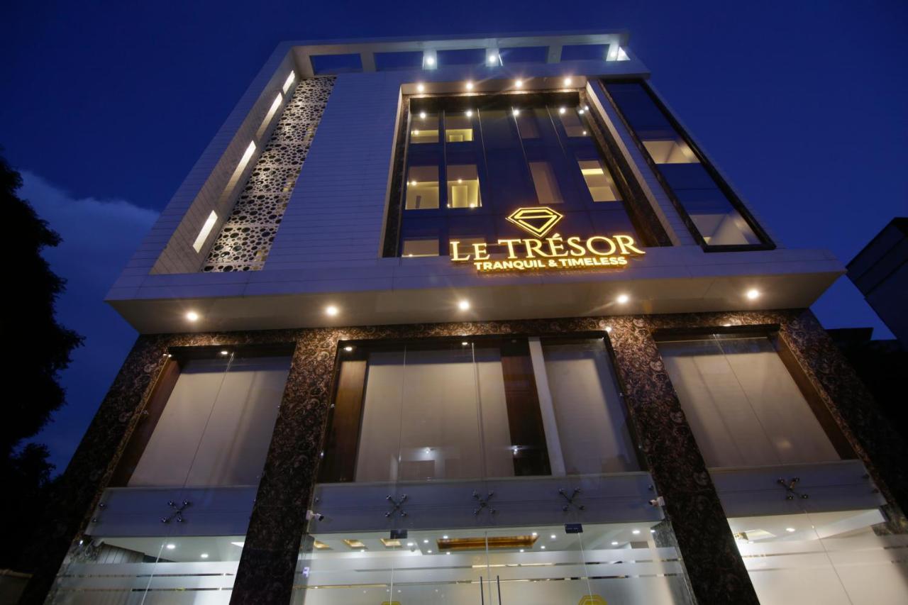 Le Tresor Hotel Ню Делхи Екстериор снимка