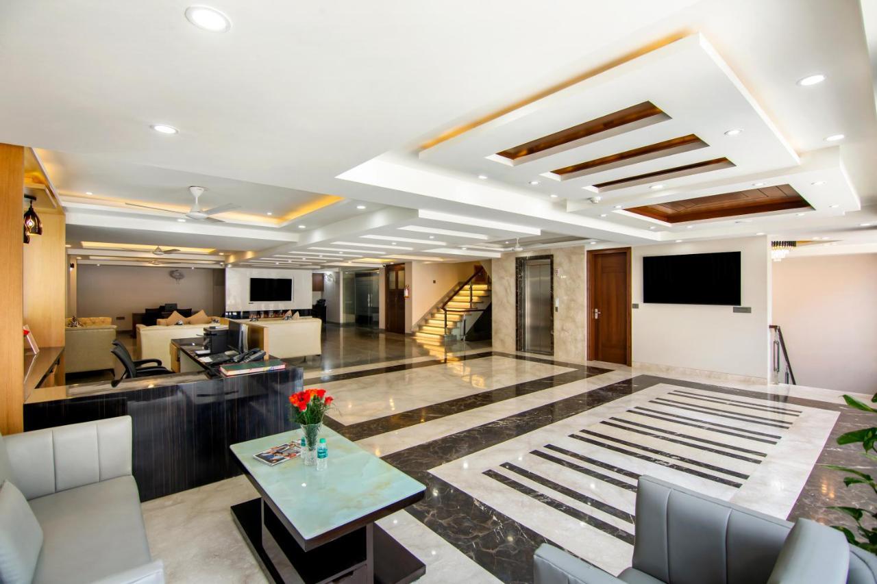 Le Tresor Hotel Ню Делхи Екстериор снимка