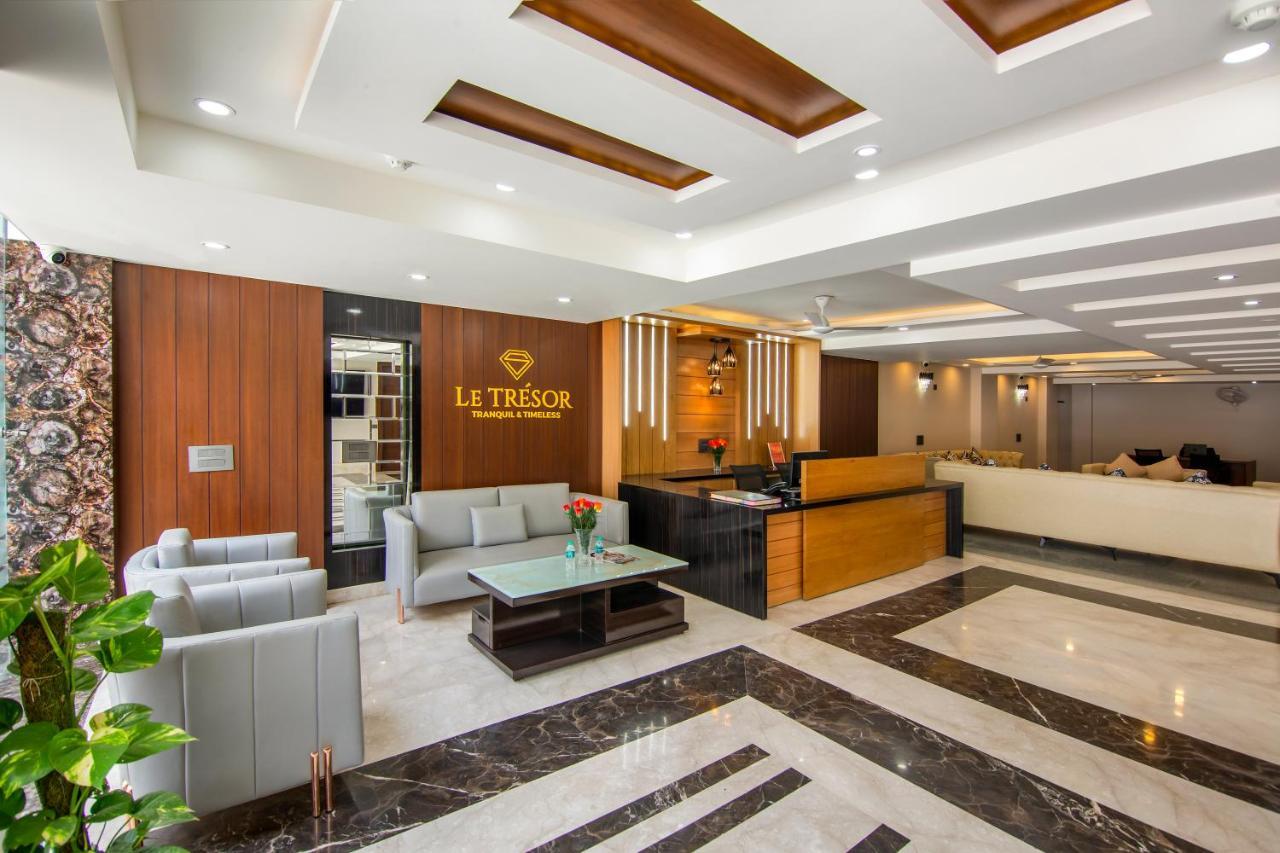 Le Tresor Hotel Ню Делхи Екстериор снимка