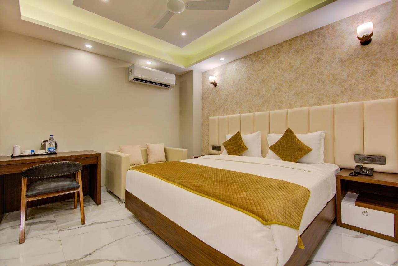 Le Tresor Hotel Ню Делхи Екстериор снимка