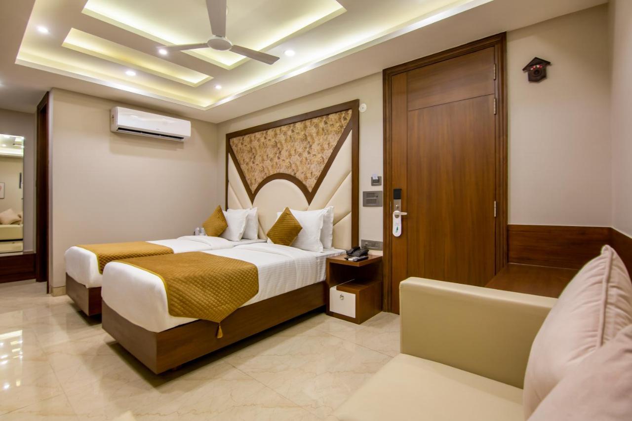 Le Tresor Hotel Ню Делхи Екстериор снимка