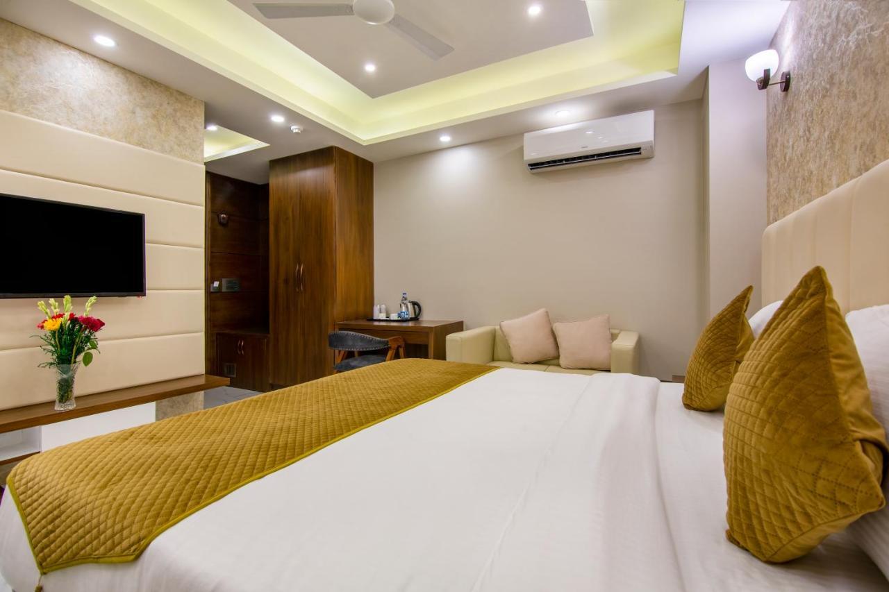 Le Tresor Hotel Ню Делхи Екстериор снимка
